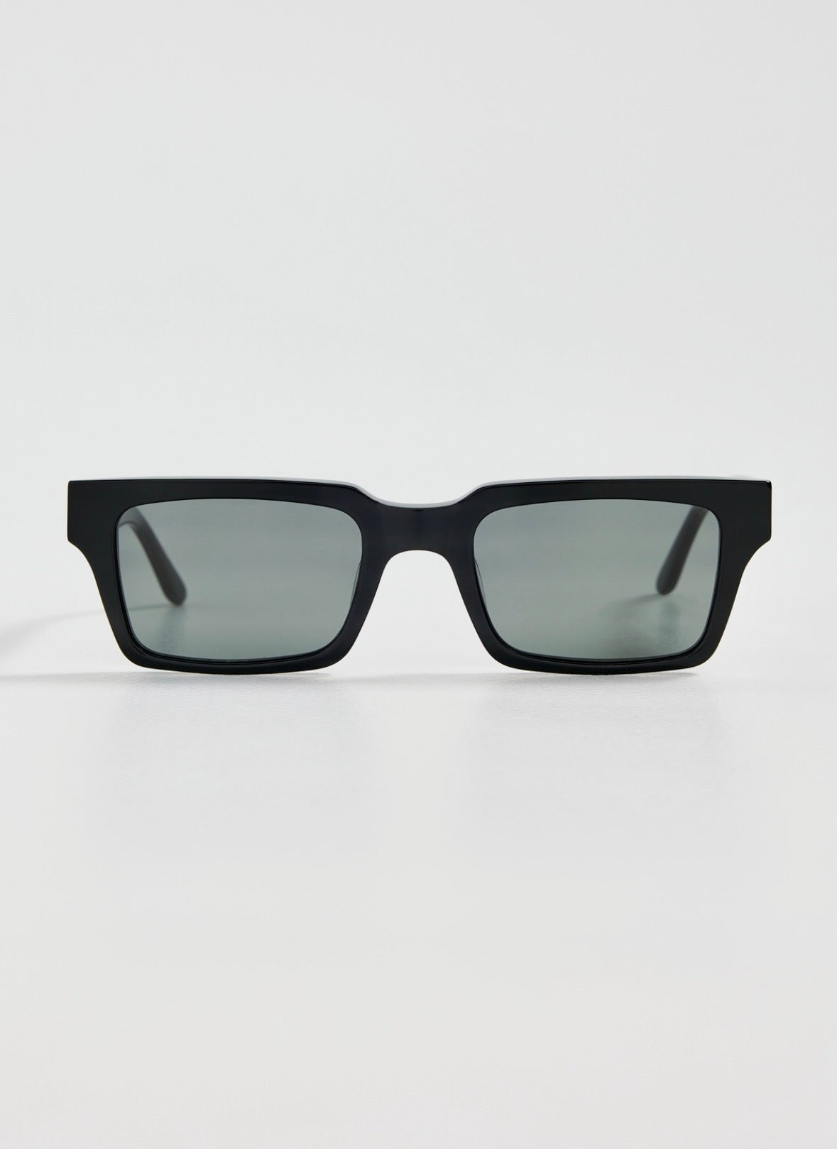 LOW BLACK FRAMES