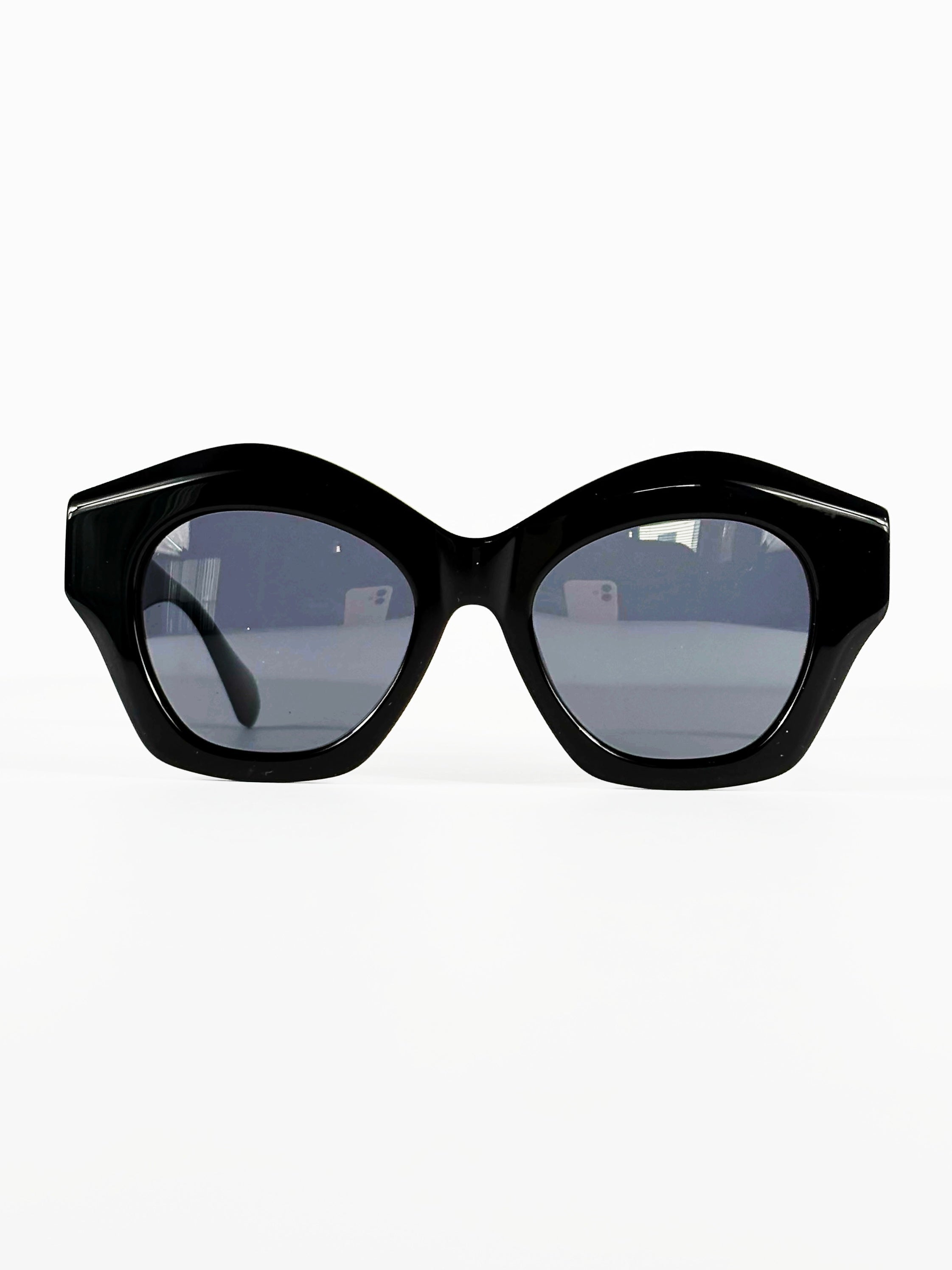 BLACK FRAME 4