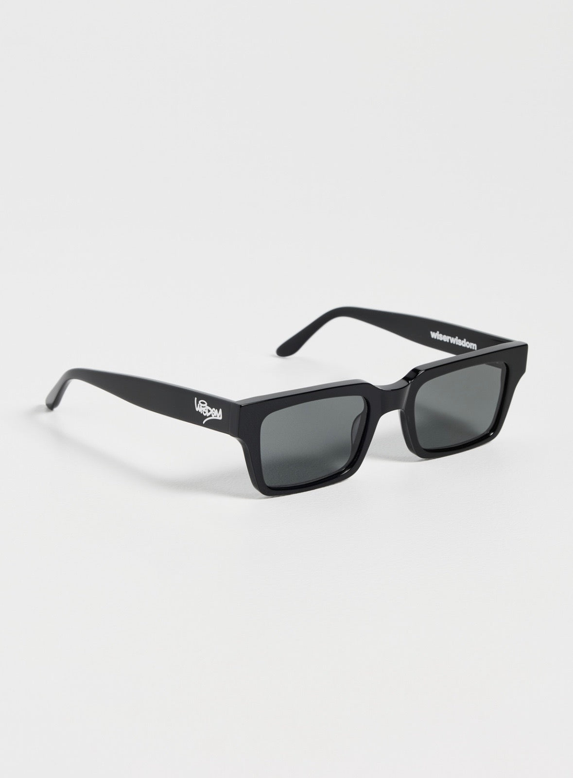 LOW BLACK FRAMES